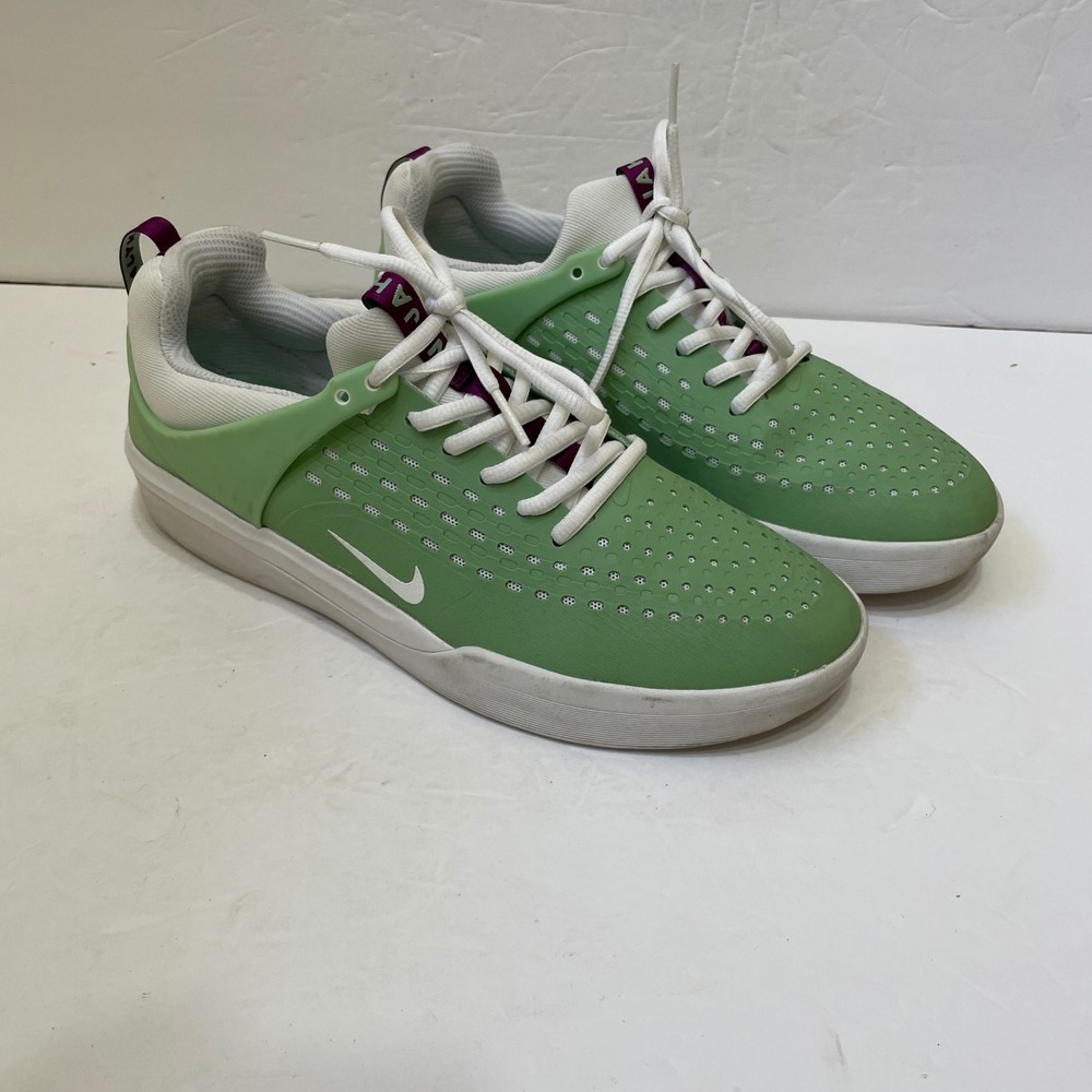 NIKE NYJAH SNEAKERS IN‎ GREEN AND WHITE